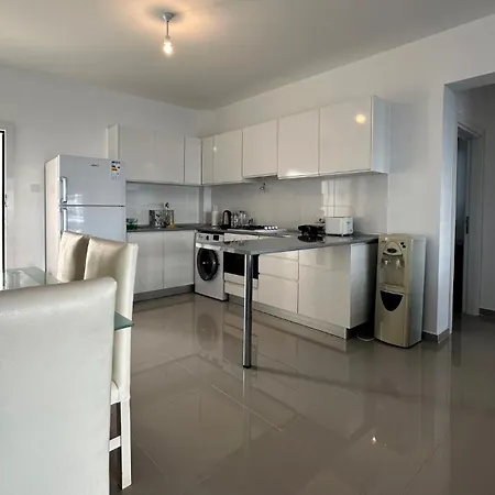 Myguest Rufus 13, Amazing Luxury Pool View Spacious 2-bedroom Apartment