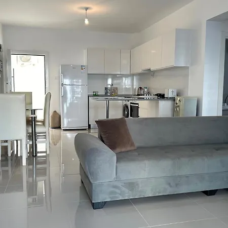 Apartment Myguest Rufus 13, Amazing Luxury Pool View Spacious 2-bedroom *