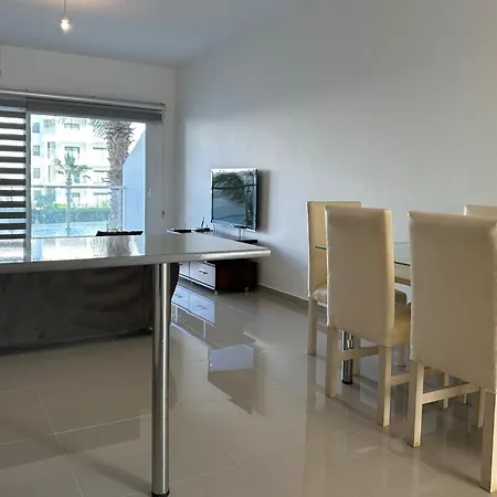 Caesar Rufus 13, Amazing Luxury Pool View Spacious 2-bedroom * Agios Georgios (Famagusta)