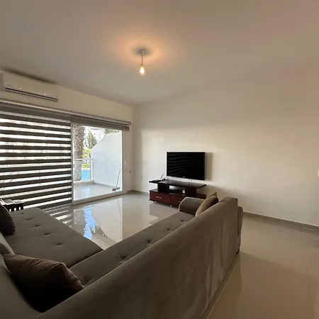 Myguest Rufus 13, Amazing Luxury Pool View Spacious 2-bedroom